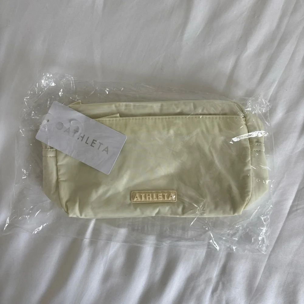 NWT Athleta All About Large Crossbody Belt Bag Butter Yellow Fanny pack - Picture 13 of 13